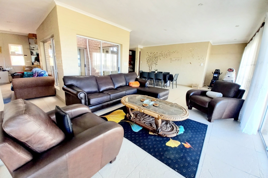 5 Bedroom Property for Sale in Bluewater Bay Western Cape